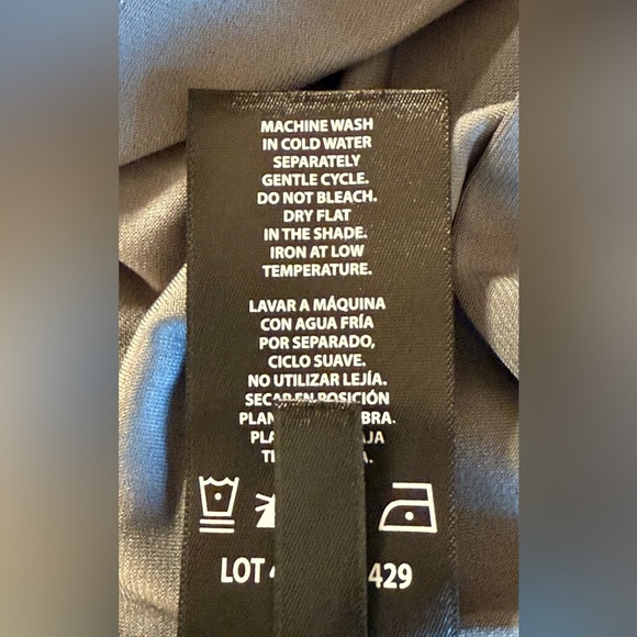 Buffalo David Bitton Gray Short Cap Sleeve Blouse Vneck Size Large - Picture 6 of 12